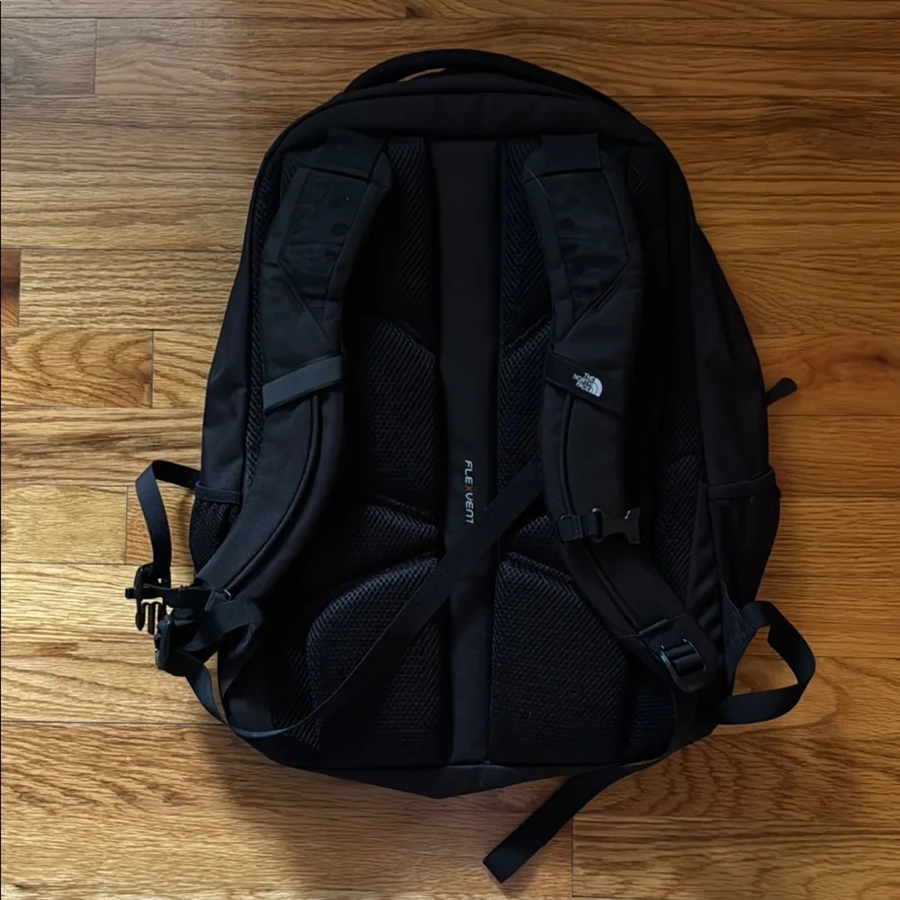 The North Face Black Men’s Backpack - Sleek Everyday Carry